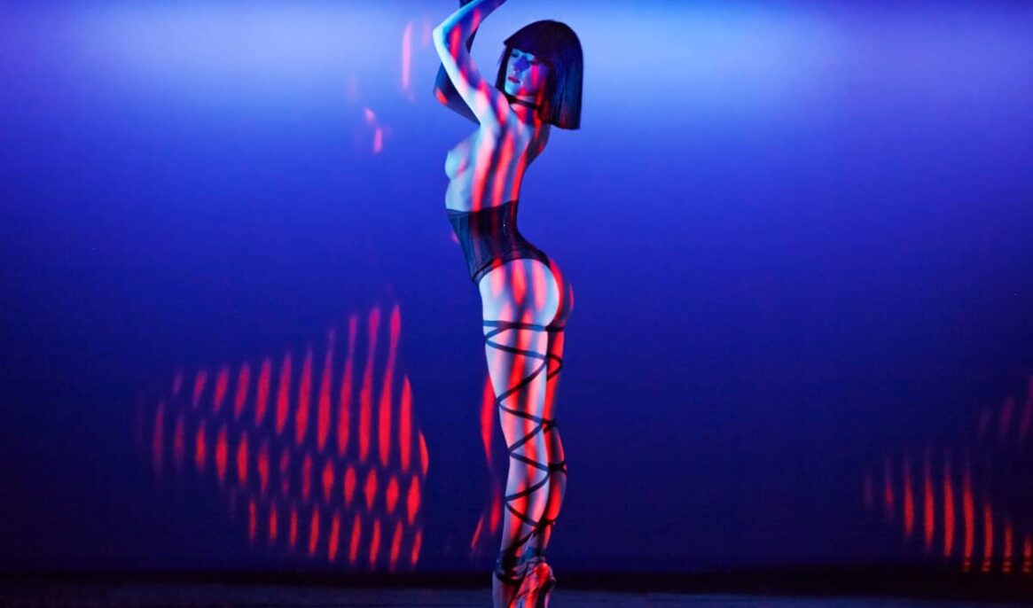 Danseuse Dekka Dance Crazy Horse By Riccardo Tinelli